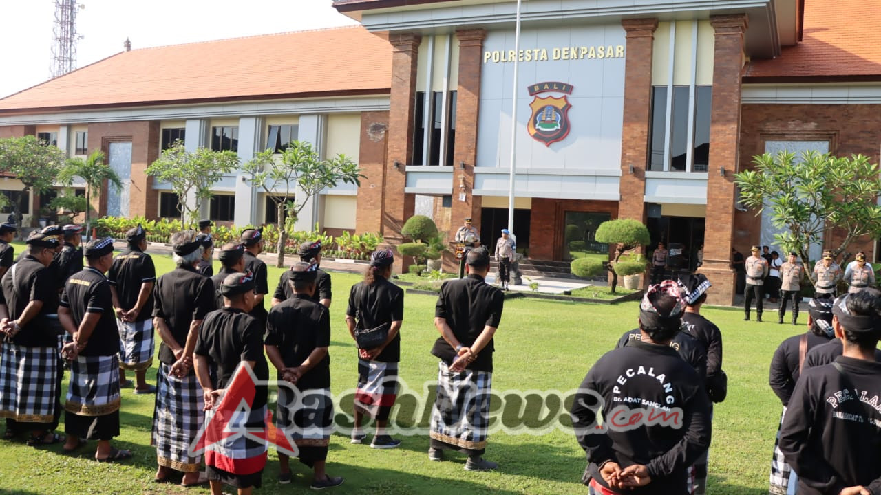 Polresta Denpasar Gelar Apel Sinergitas Polri-Pecalang Se-Kota Denpasar
