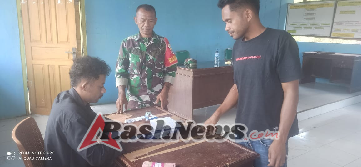 Babinsa dan Aparat Desa Hangalande Bersinergi Salurkan BLT Dana Desa Secara Simbolis