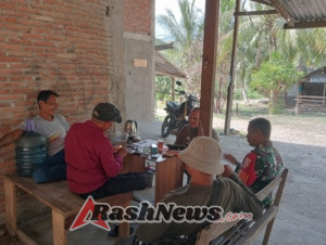 Komsos Babinsa Desa Beru Dorong Masyarakat Aktif Jaga Kondusifitas Lingkungan