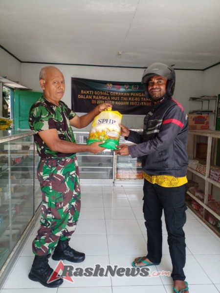 Antrean Tertib, Masyarakat Ende Dapatkan Beras Murah dari Kodim 1602/Ende