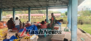 Patroli Babinsa Wujudkan Rasa Aman Bagi Warga Pasar Malawaru