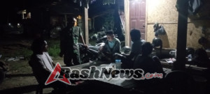Sinergi Babinsa dan Warga Sekongkang, Ciptakan Situasi Kondusif Lewat Patroli Malam