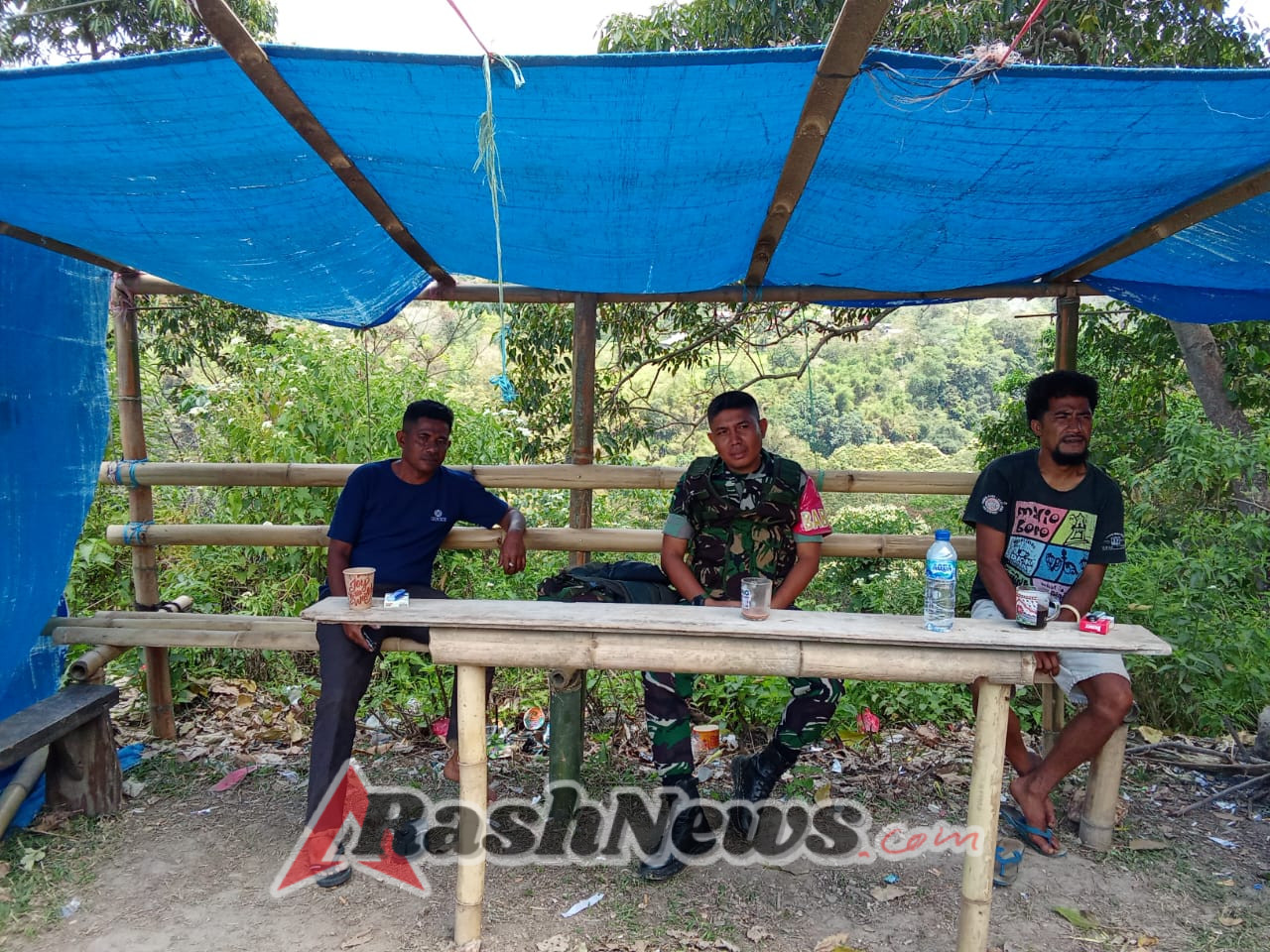 Wujudkan Wilayah Aman, Babinsa Laksanakan Komsos dan Pamwil di Liotimur