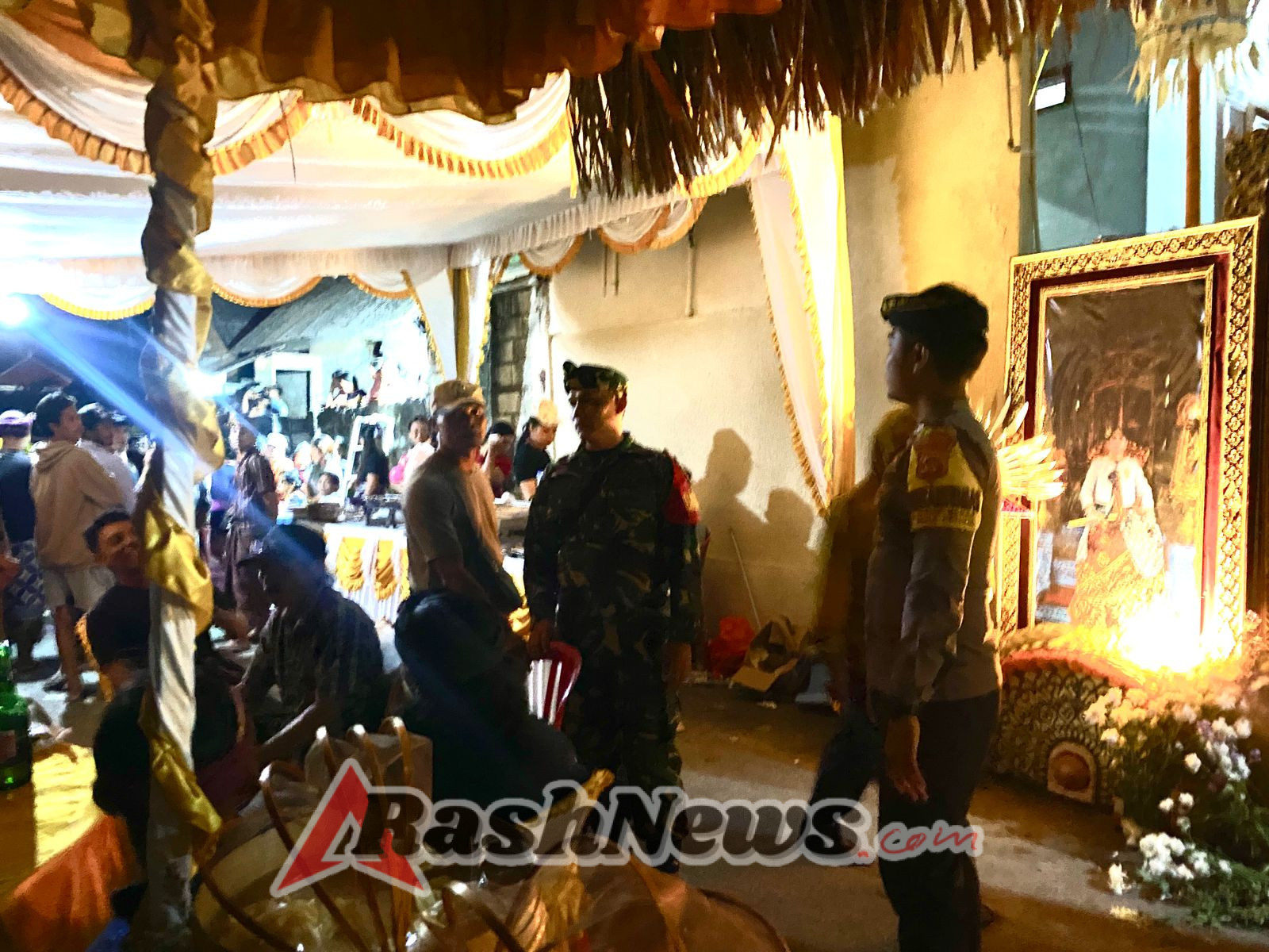 Patroli Wilayah, Babinsa Bunga Mekar Bersinergi Amankan Hiburan Joged Di Dusun Sompang