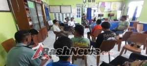 Babinsa Koramil Naikliu Gelar Komsos Terkait Penebangan Jati