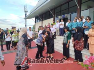 Persit Kodim 1625/Ngada Beri Dukungan pada Kunjungan Kerja Ibu Wakil Menteri Dalam Negeri di Kecamatan Boawae