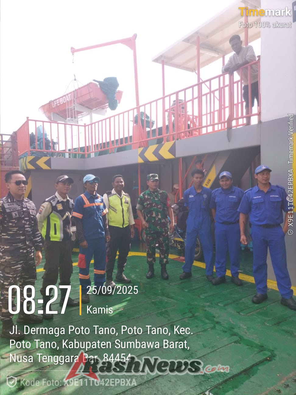 Pengamanan Pelabuhan Poto Tano, Babinsa Tegaskan Komitmen Jaga Wilayah