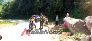 Tingkatkan Rasa Aman, Babinsa Koramil 1602-02/Wolowaru Laksanakan Patroli dan Komsos