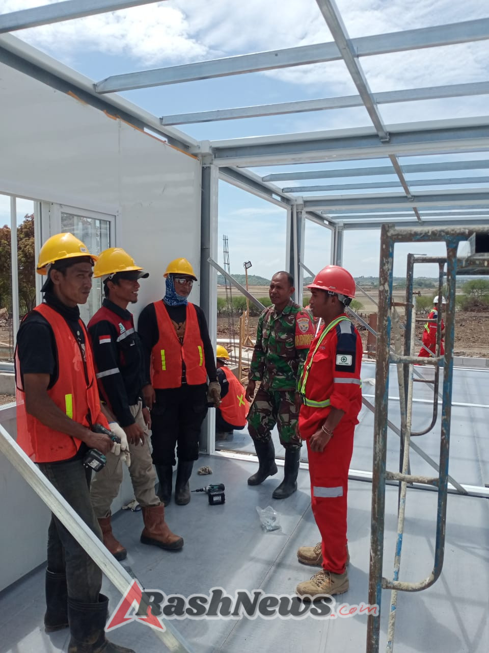 Pengamanan K-SIGN Rote Ndao, Babinsa Pastikan Kegiatan Berjalan Aman dan Lancar