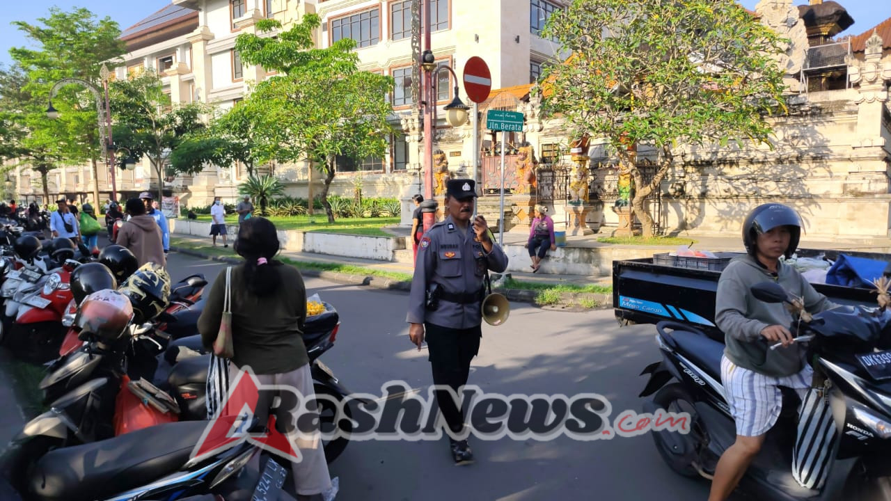 Polsek Gianyar Sampaikan Himbauan Kamtibmas di Pasar Rakyat Gianyar