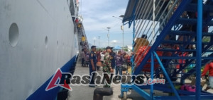 Danramil 1624-01/Larantuka Melalui Babinsa Laksanakan Pengamanan di Pelabuhan PELNI