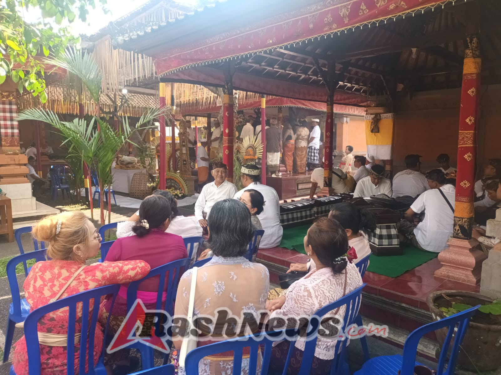 Babinsa Koramil Sukawati Tegaskan Komitmen TNI Hadir di Tengah Tradisi Masyarakat