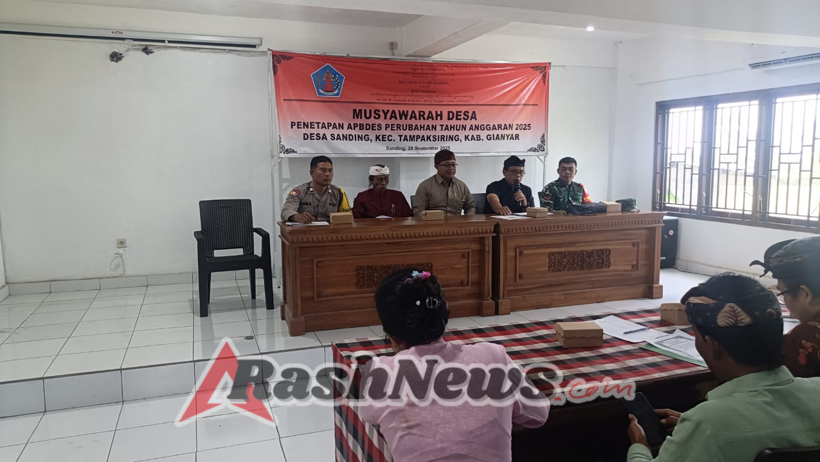 Kehadiran Babinsa Warnai Rapat Perubahan APBDes Sanding Tahun Anggaran 2025