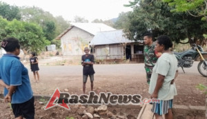 Babinsa Koramil 1618-04 Jaga Stabilitas Desa Upfaon Lewat Monitoring Wilayah