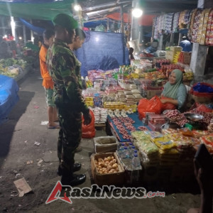 Babinsa Aimere Terus Mantau Aktivitas Pasar Demi Kondusivitas Wilayah