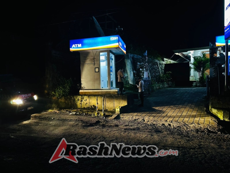 POLSEK SELAT LAKSANAKAN PATROLI BLUE LIGHT UNTUK CIPTAKAN SITUASI KONDUSIF