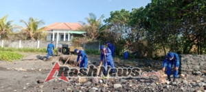 Sat Polairud Polres Karangasem Gelar Aksi Bersih Pantai Jasri, Dukung Program “Baharkam Polri”