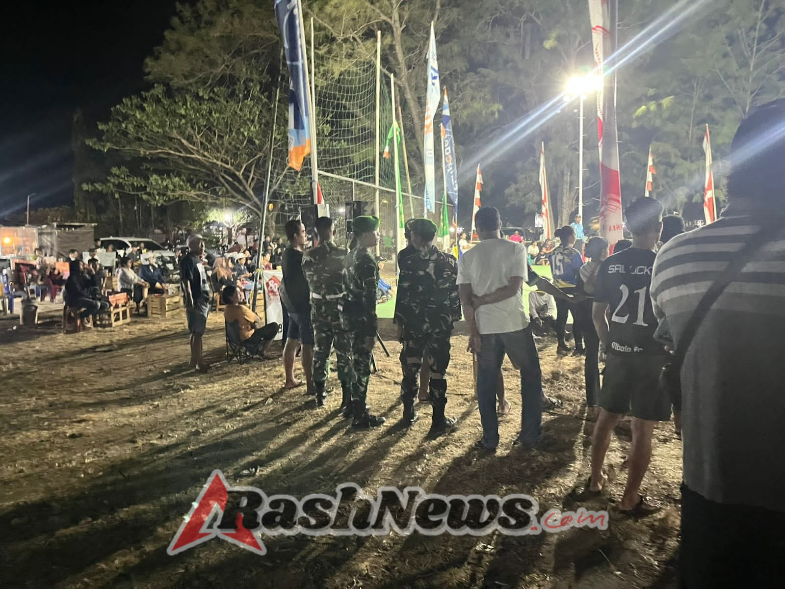 Kodim 1601/Sumba Timur Jaga Kamtibmas saat Pertandingan Volly di Waingapu