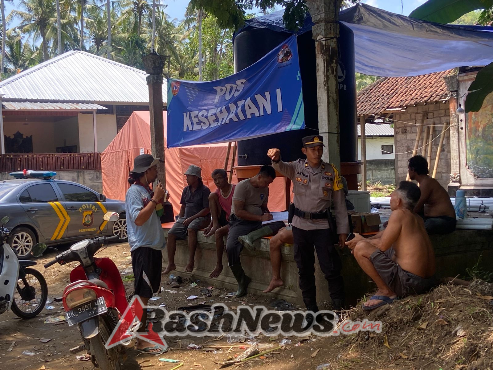 Kanit Intelkam Mewakili Kapolsek Manggis, Melaksanakan Kegiatan Jumat Curhat di Banjar Tengading, Desa Antiga.