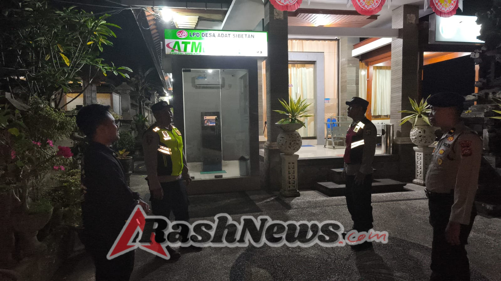 Antisipasi Kejahatan Dimalam Hari Personil Polsek Bebandem Melaksanakan Kegiatan Patroli Blue Light.