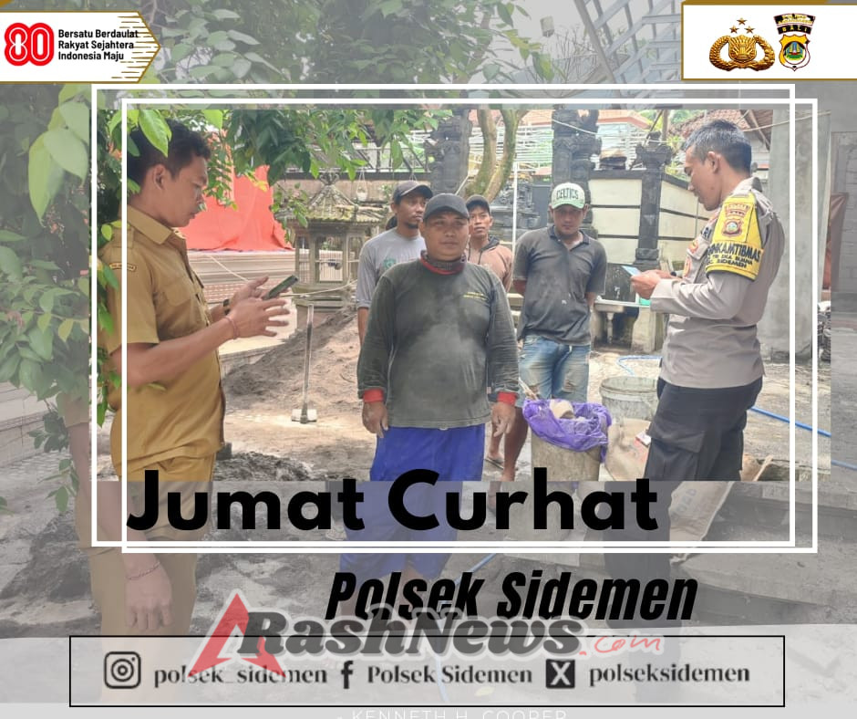 Sambangi Pekerja Proyek, Bhabinkamtibmas Desa Tri Eka Buana Menggelar Jumat Curhat.