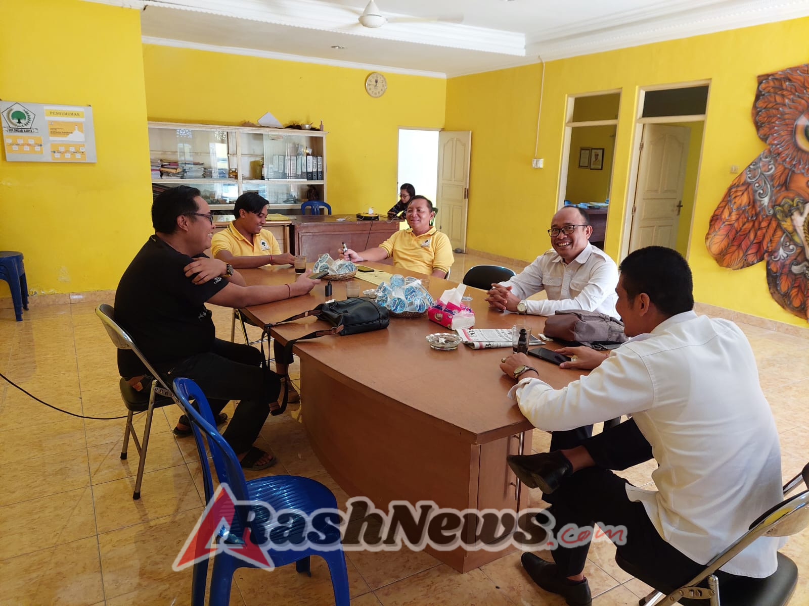 Kanit I Sat Intelkam Polres Karangasem beserta Anggota melaksanakan Coolling System dan Penggalangan kepada I Gst Ngurah Setiawan selaku Ketua DPD Partai Golkar Kab. Karangasem