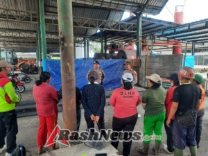 Jumat Curhat Bareng Pekerja TPS3R Mengwitani, Polisi Dengar Langsung Suara Warga