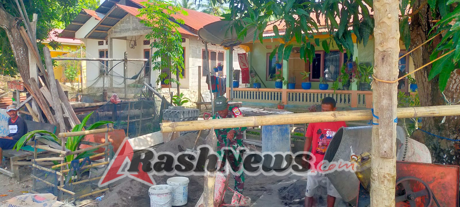 Babinsa Ende Wujudkan Kemanunggalan dengan Masyarakat Melalui Komsos dan Karya Bakti