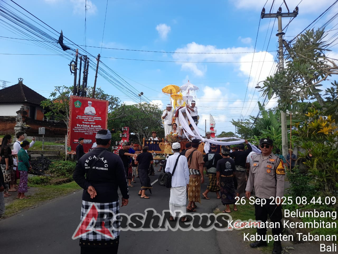 Bhabinkamtibmas Desa Belumbang melaksanakan  kegiatan pengamanan upacara Ngaben.