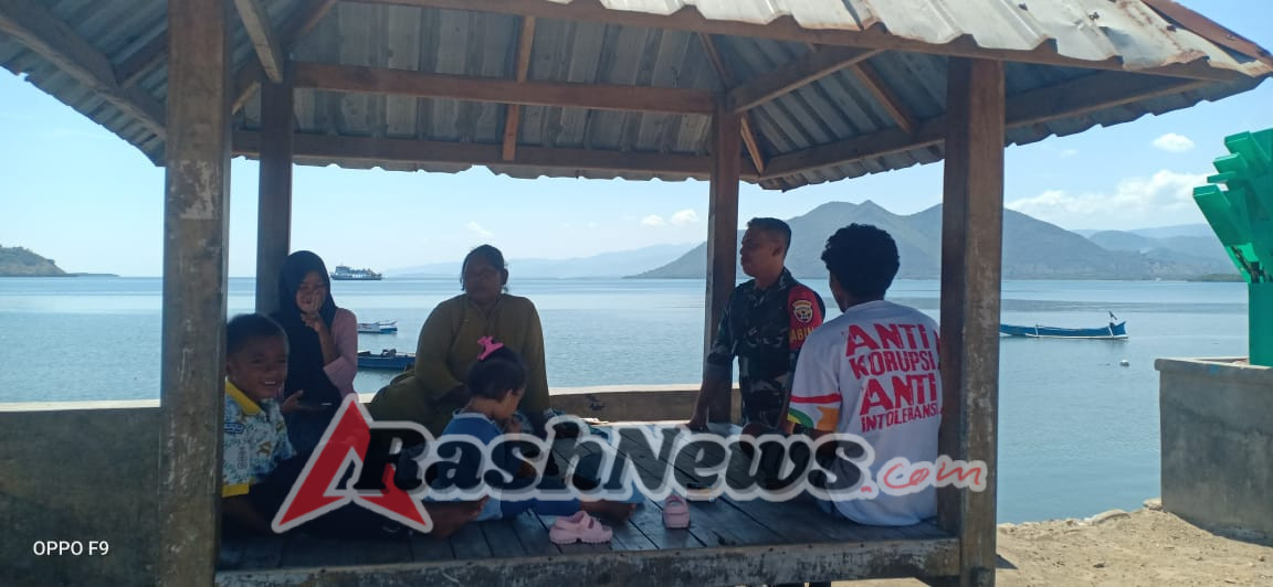 Babinsa Desa Poto Tano Lakukan Komsos, Ajak Masyarakat Ciptakan Lingkungan Kondusif