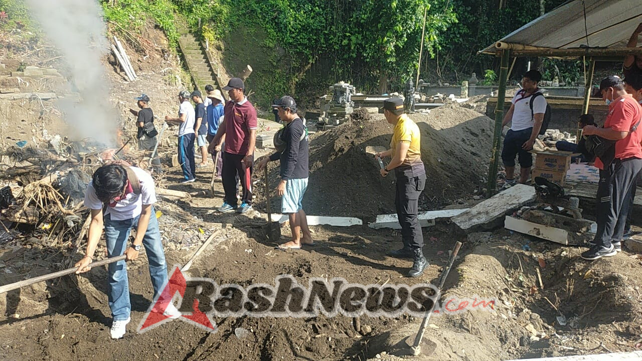Sinergitas TNI, Polri Bersama Camat dan Staf desa Melaksanakan Kerjabakti
