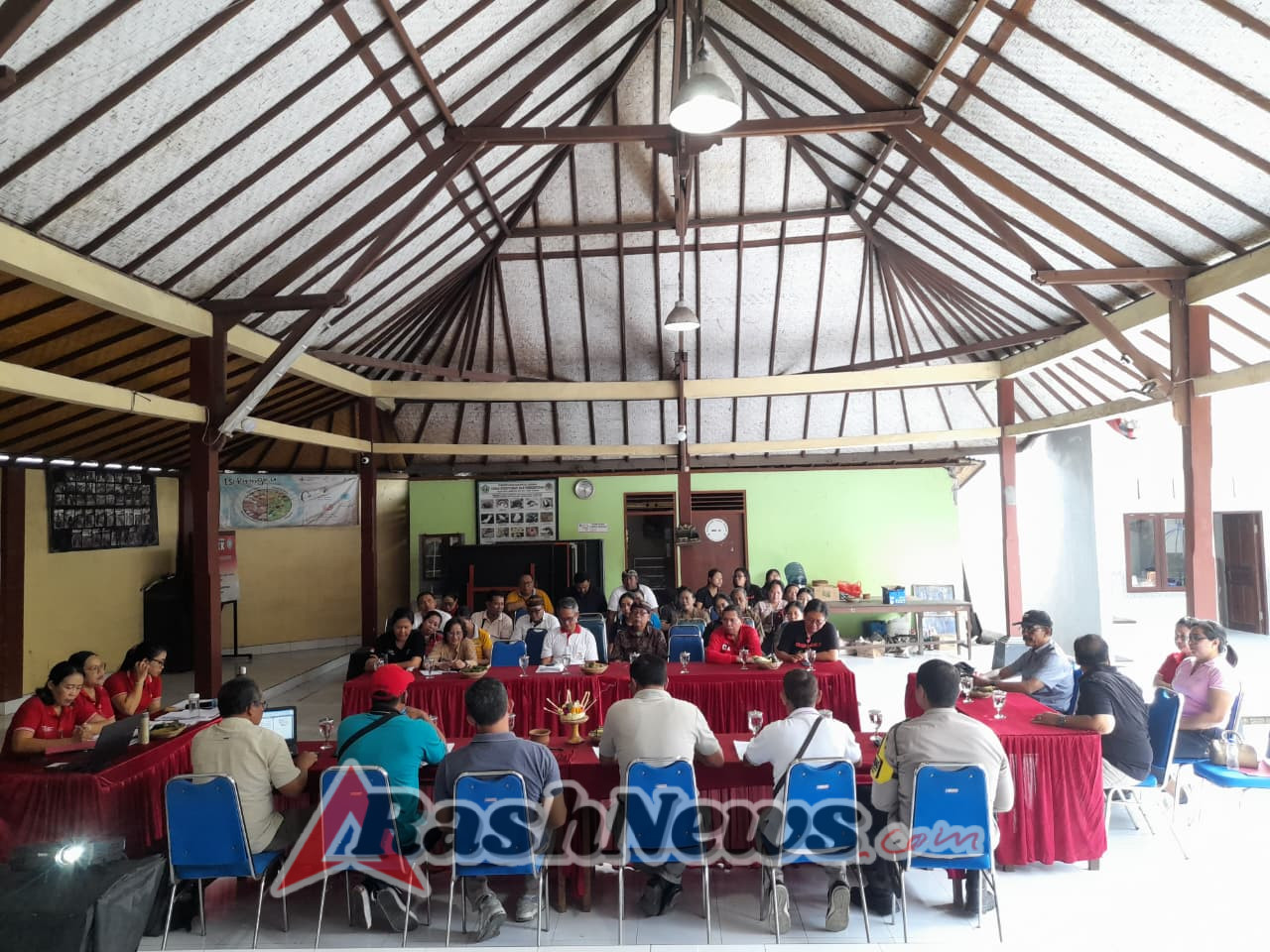 Bhabinkamtibmas Desa Peken Belayu Polsek Marga Hadiri Kegiatan Musrenbangdes