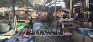 Babinsa Rote Barat Daya Ajak Pedagang Jaga Kebersihan Pasar Batutua