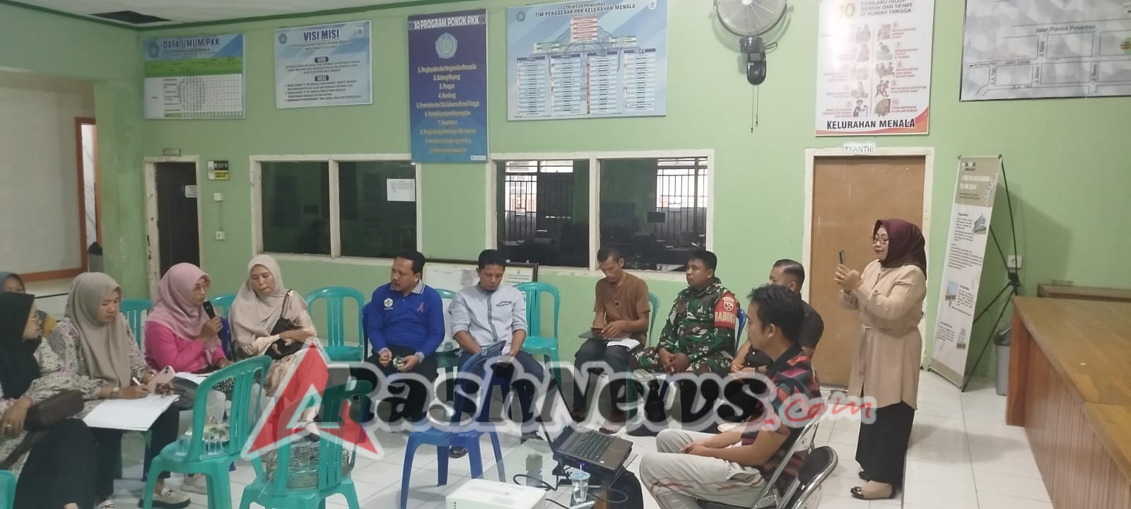 Rembuk Stunting di Kelurahan Menala, Babinsa Taliwang Siap Dukung Program Kesehatan