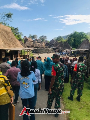 Kunjungan Kerja Ibu Yane Arya Bima di Kampung Adat Bena Berjalan Lancar
