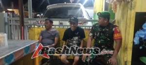 Tingkatkan Keamanan, Babinsa Taliwang Gelar Patroli Malam Bersama Warga