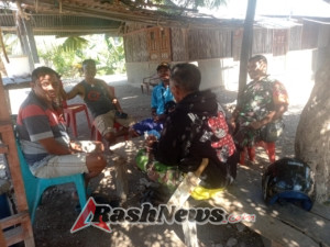 Babinsa Desa Ponu Serda Yanuarius Lau Gelar Komsos, Imbau Warga Jaga Keamanan dan Kondusifitas Wilayah