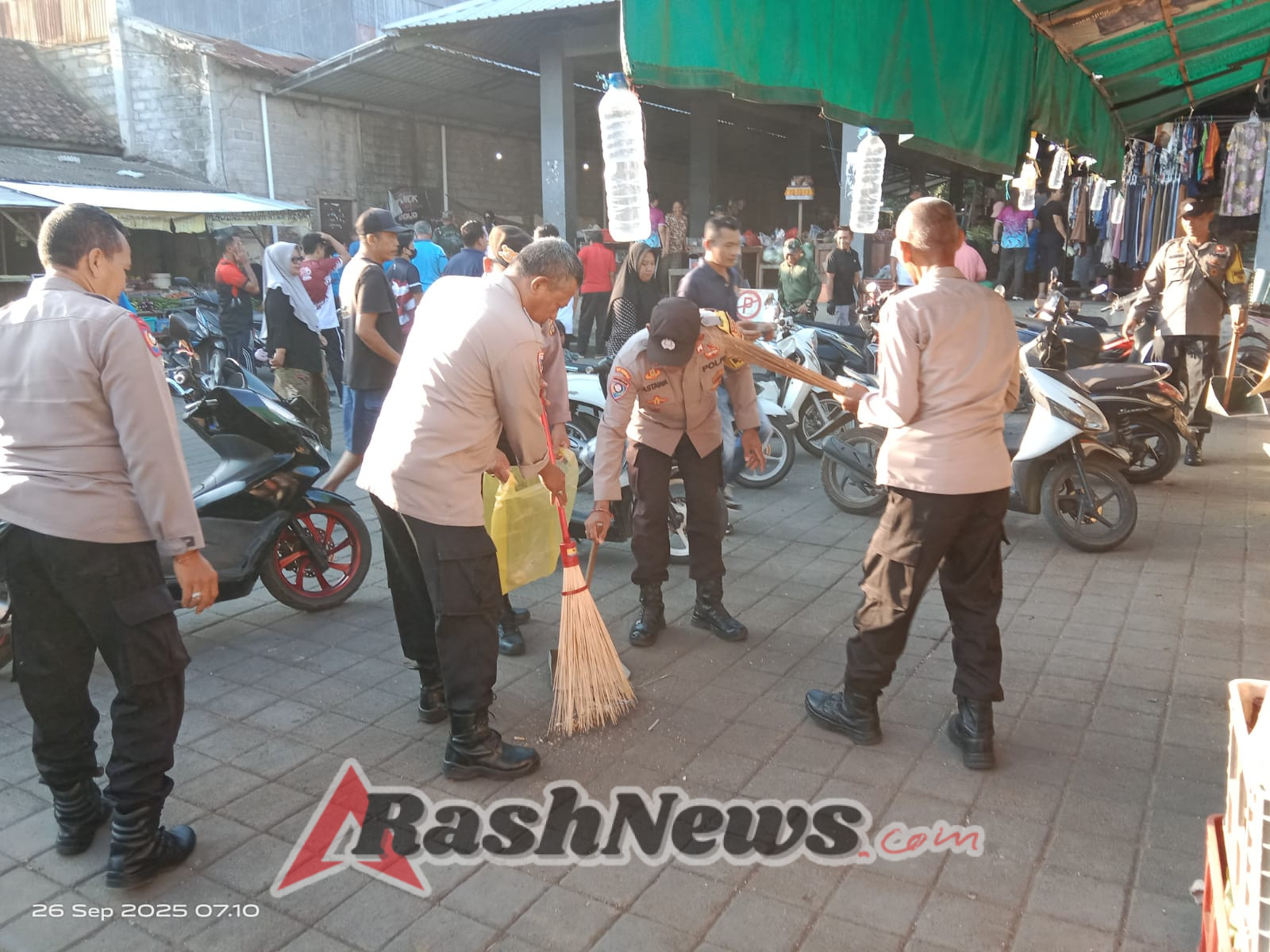 Koramil 1609-08/Gerokgak Turut Serta dalam “Gerakan Buleleng Bersih Sampah” Sambut World Cleanup Day 2025