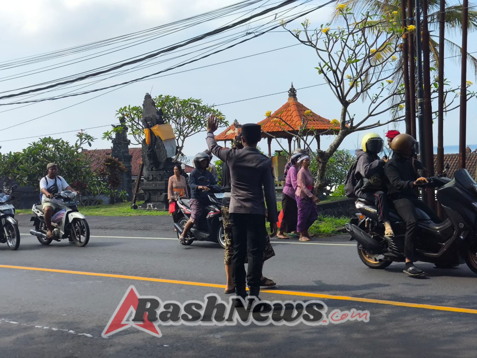 Kapolsek Selbar Pimpin langsung kegiatan pengamanan Upacara ngaben di Desa Selabih