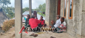 Sertu Bastian Dala Ajak Warga Dusun Toba Jaga Kesehatan dan Keamanan Wilayah