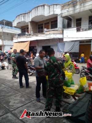 Bazar Pasar Murah HUT TNI ke-80: Babinsa Ende Hadirkan Kebutuhan Pokok Terjangkau