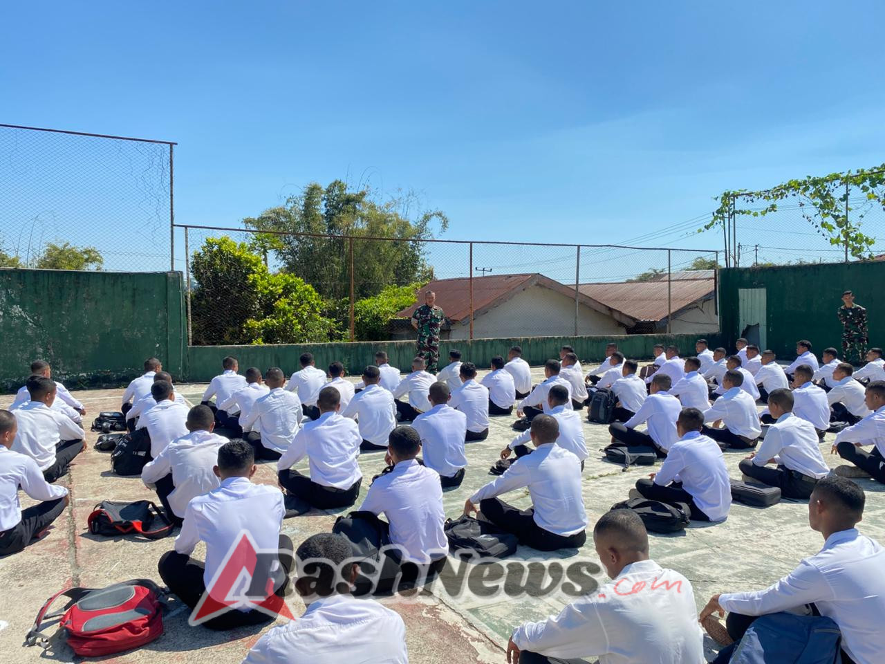 Bangun Karakter dan Disiplin: Dandim 1612/Manggarai Lepas 142 Pemuda Menuju Seleksi TNI