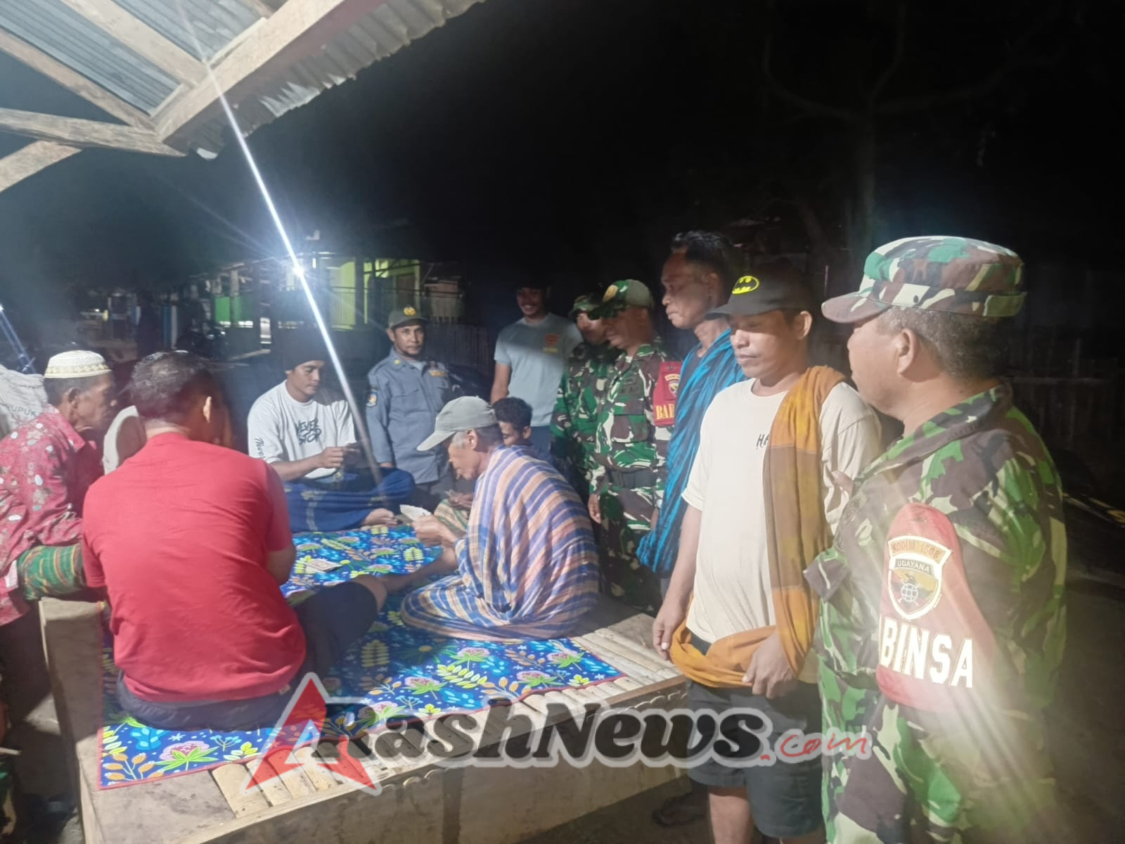 Patroli Siskamling Wera Tegaskan Larangan Bawa Senjata Tajam dan Konsumsi Miras