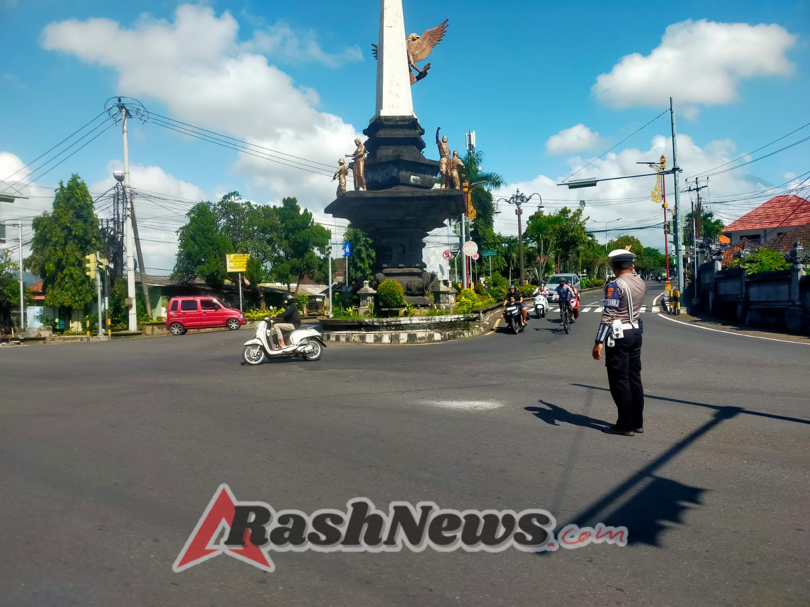 Agar Terciptanya Kelancaran Lalu Lintas Personil Lantas Melaksanakan Penjagaaan Dan Pengaturan di Ktl 2