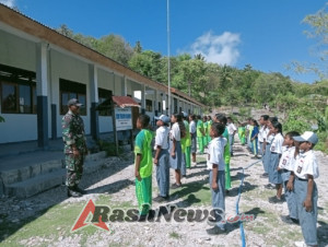 Bentuk Karakter Dan Disiplin Siswa  Babinsa Kodim 1621/TTS Berikan Materi PBB Pada Siswa Siswi SMKN Babuin