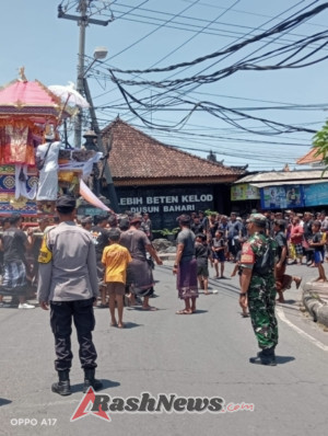 Babinsa Koramil 1616-01/Gianyar Hadir Dampingi Upacara Adat Pitra Yadnya