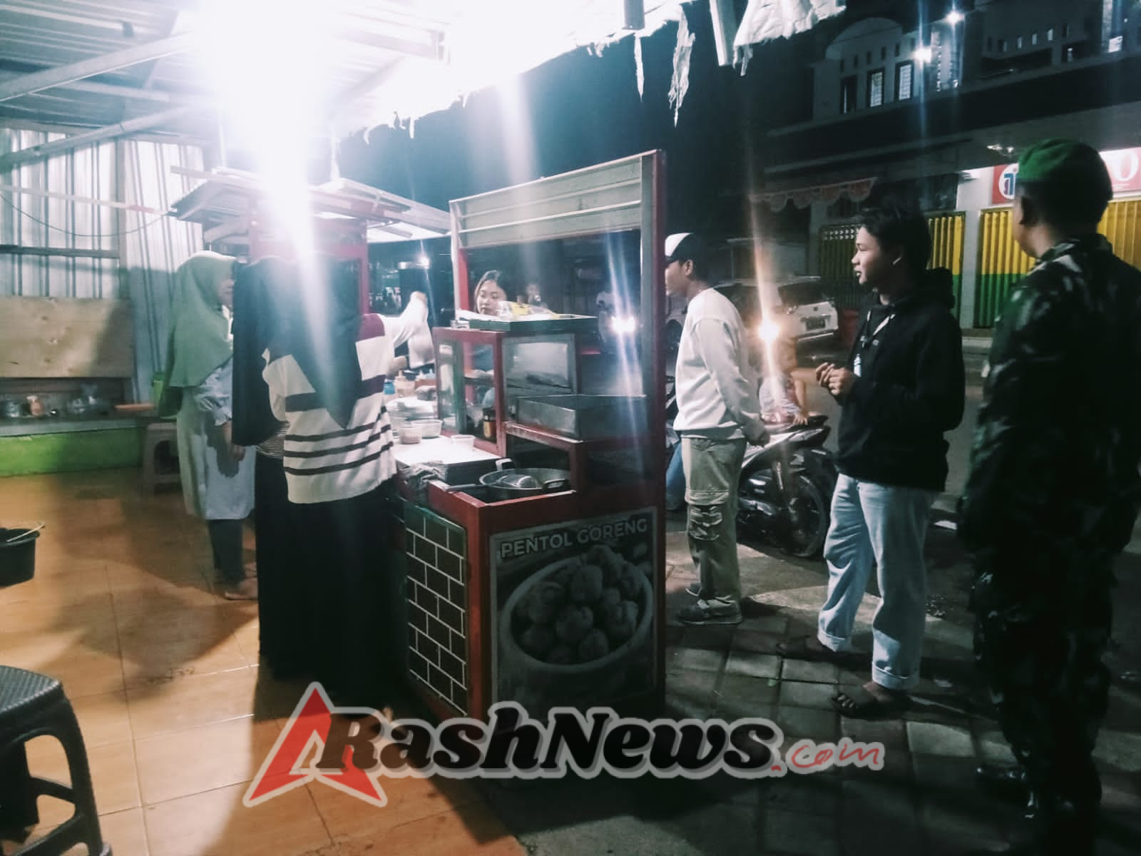 Patroli Malam Koramil 1628-01/Taliwang, Warga Diimbau Tingkatkan Kepedulian Keamanan