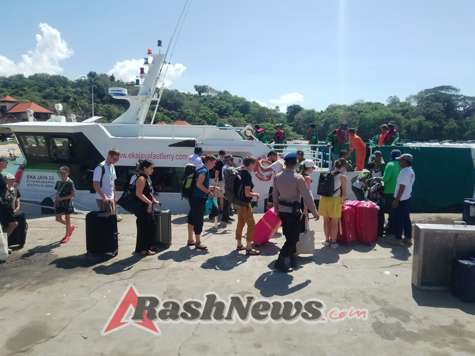 Sat Polairud Karangasem Awasi Ketat Aktivitas Fast Boat di Dermaga Rakyat Padangbai