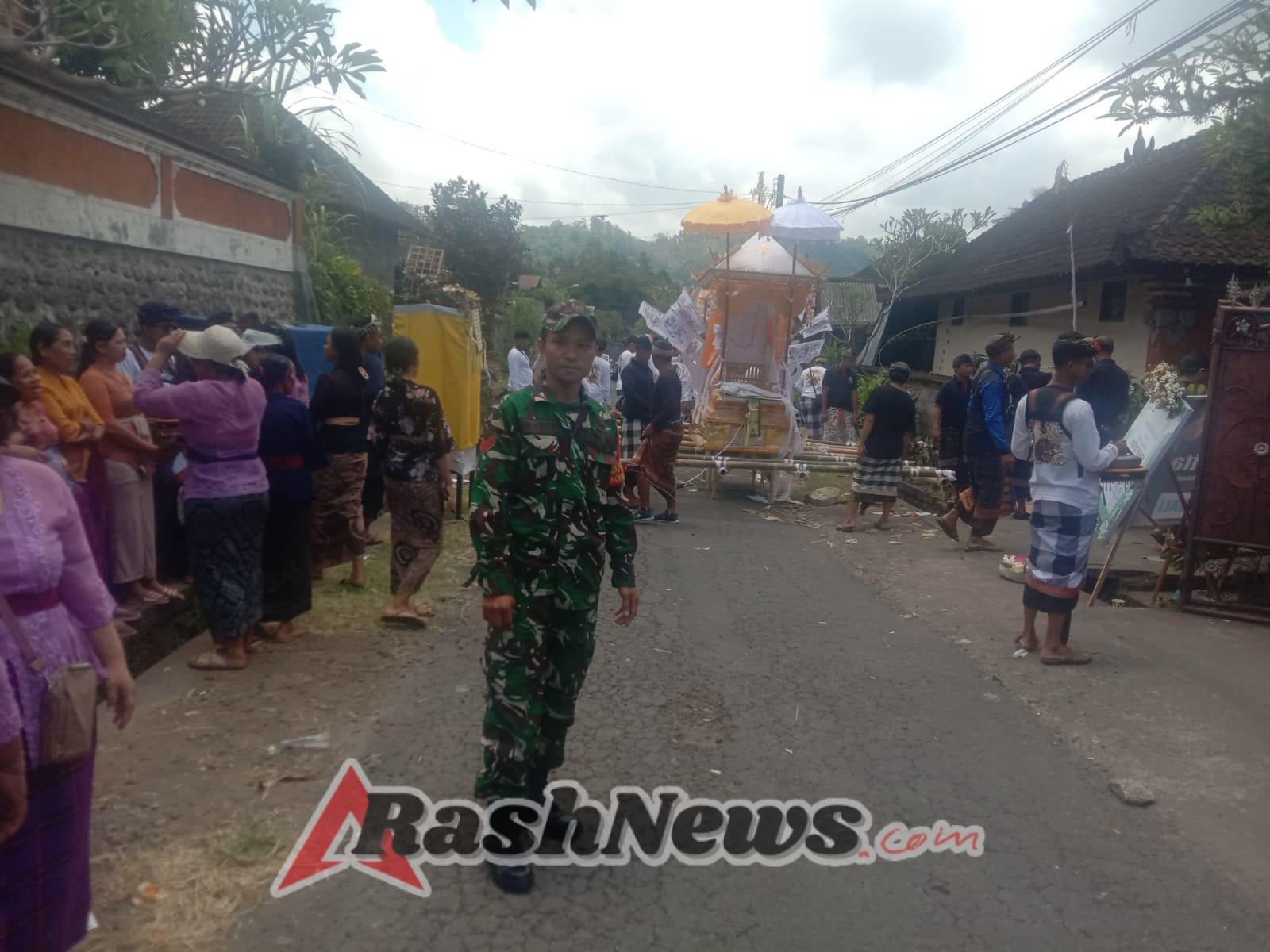 Sukseskan Upacara Ngaben, Tiga Pilar Di Desa Aan Kompak Gelar Pengawalan Dan Pengamanan