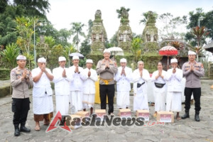 Kapolres Tabanan Ajak Tokoh Masyarakat Perkuat Kebersamaan Lewat Minggu Kasih di Pura Luhur Muncaksari